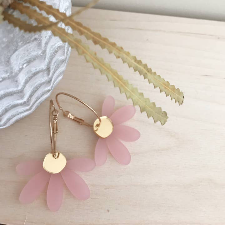 Jumbo Daisy Hoop Earring | Frosted Pink/Gold