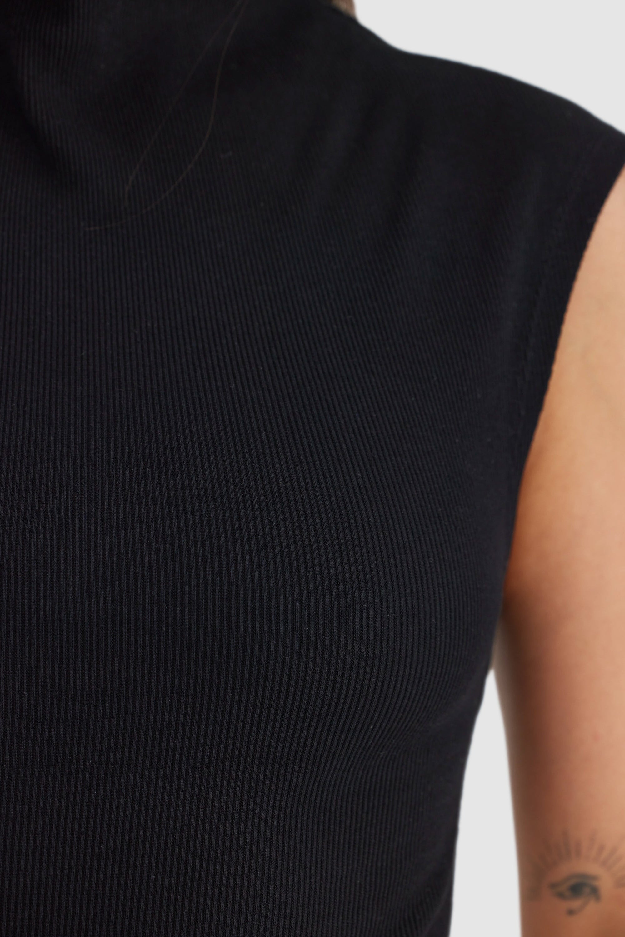 Liv High Neck Rib Top | Black